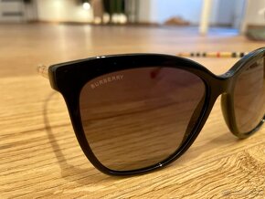 Nové sluneční brýle Burberry CLARE - 4