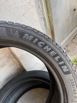 Zimní pneum 235/45/18 Michelin Pilot Alpin 5 - 4