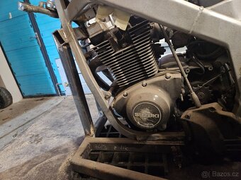 Motor suzuki GS 500 E - 4