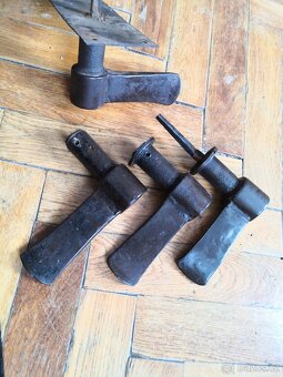 Kované kliky + štítky k vratům - 4