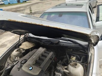 bmw e39 kapota s korozí - 4