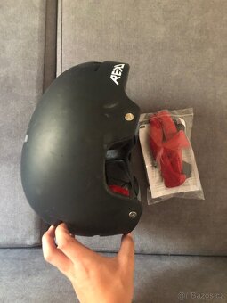 REKD helma na koloběžku - 4