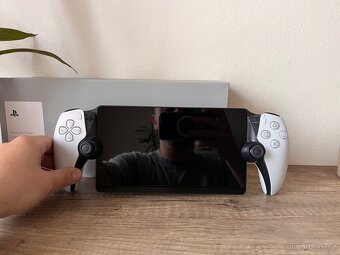 PlayStation 5 Portable - 4