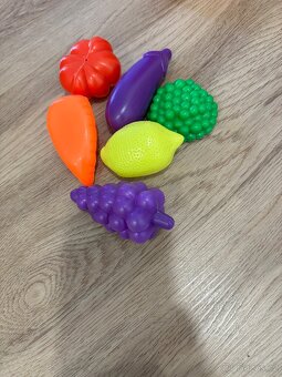 Dětská dřevěná kuchyňka s bohatým příslušenstvím - 4