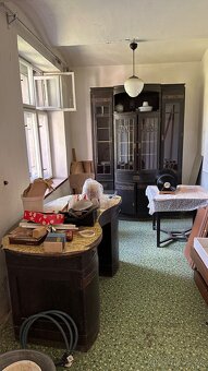 Starožitný nábytek - skříň, psací stůl a stolek - 4