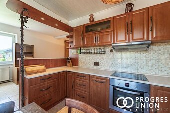 Exkluzivní prodej  rodinného domu s velkým pozemkem  Rožnov  - 4