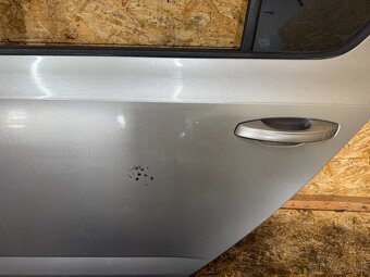 KOMPLETNÍ LEVÉ ZADNÍ DVEŘE ŠKODA OCTAVIA 3 SEDAN LF8H-4K4K - 4