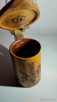 Starý dřevěný pivní korbel s víčkem - 4