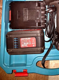 Aku vrtačka včetně dvou baterií a nabíječkou - 4