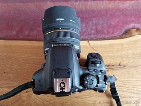 Canon EOS 850D + Sigma Canon EF 30mm f1.4 - 4