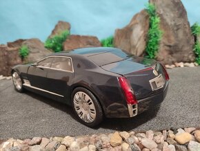 Prodám model 1:18 Cadillac sixteen - 4