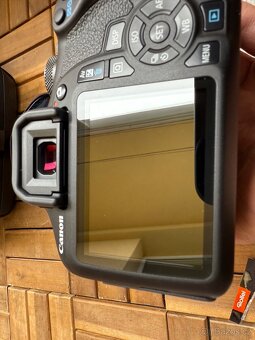 Canon EOS 2000D - 4