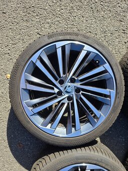 Originální zimní sada kol Škoda Superb VERITATE R19, TPMS - 4