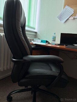 Masivní křeslo - 4