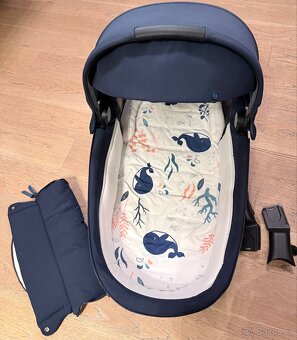 Priam 4 Lux Carry Cot - Nautical Blue - 4