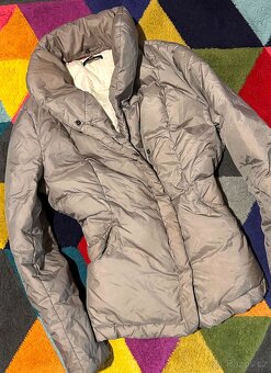 HUGO BOSS  VEL 42 LUXUSNÍ DÁMSKÁ ZIMNÍ SLIM BUNDA-PÉŘOVKA - 4