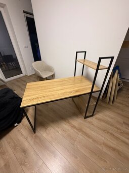 Pracovní stůl s policemi - 4