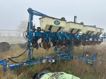 Secí stroj Kinze 3500 - 4