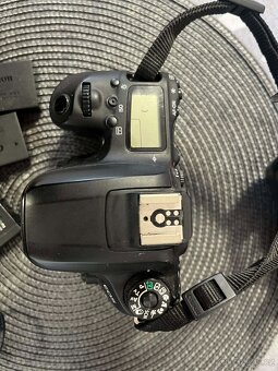 Canon EOS 77 D + baterie - 4