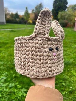 Háčkovaný košík králíček - 4