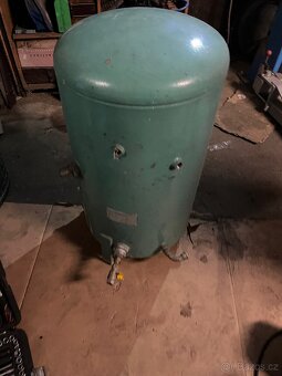 Vzduchový dvoupistovy kompresor - 4