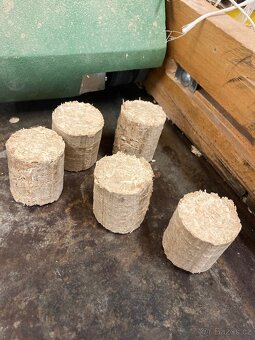 Dřevěné brikety - 4