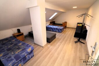 Pronájem velkého (100m²) podkrovního bytu bytu 3+kk v Ivanč - 4