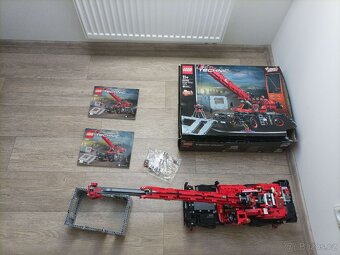LEGO TECHNIC 42082 TERÉNNÍ JEŘÁB - 4