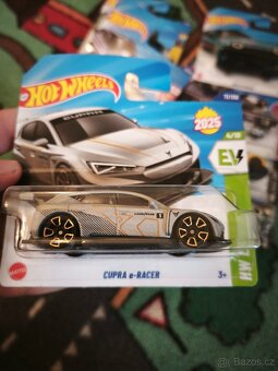 Hot wheels 35 kč - 4
