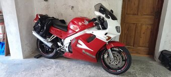 Honda VFR 750, RC 36 - 4