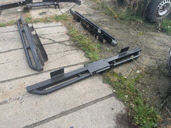 LAND ROVER DISCOVERY - 4