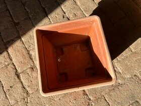 Květináče 20 x 20 + podmisky - 4