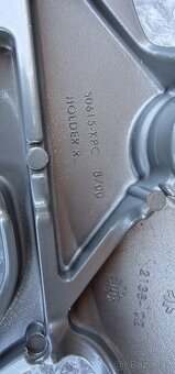 Honda Varadero XL125V držák pravých stupaček - 4