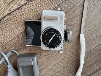 Olympus PEN E-PL8 - 4