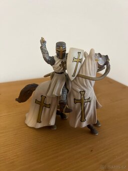 Schleich německý rytíř s mečem na koni - 4