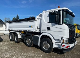Scania G410 8x4 - třístranný sklápěč - 4