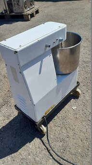Spirálový hnětač na tuhá těsta TFM 10 ( 10 l , 5,5 kg těsta - 4