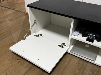 Stolek pod TV s UP - 4