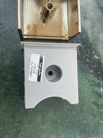 Hansgrohe nástěnný držák sprchy Porter E, kartáčovaný bronz - 4