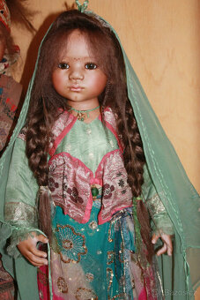 Porcelánová panenka Manisha od Annette Himstedt z roku 2003 - 4