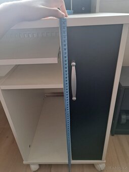 Kancelářský stůl- prodám kancelářský stůl - 4