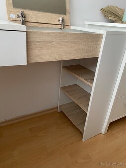 Psací/kosmeticky stolek - 4