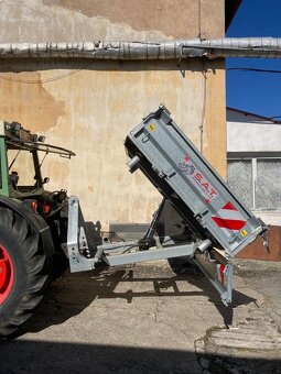 Lžíce za traktor - třístranně sklopná - 4