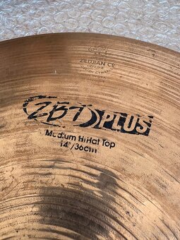 Zildjian ZBT Plus 14” hi-hat činely + pouzdro - 4