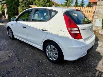 Prodám Hyundai i30 1.4i 77kw/105K - 4