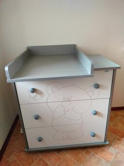 Přebalovací pult a postýlka - 4