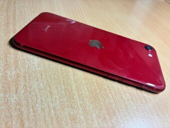 iPhone SE 2022 - 128 GB - RED - perfektní stav - jako nový - 4