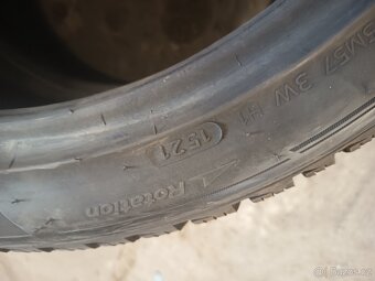 Zimní pneu 235/40 r19 - 4