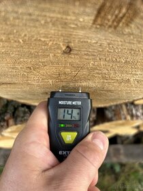 Suché tvrdé palivové dřevo v metrových kládách - 4