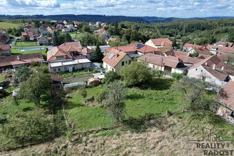 Prodej pozemku k výstavbě rodinného domu 978m2 v centru Habr - 4